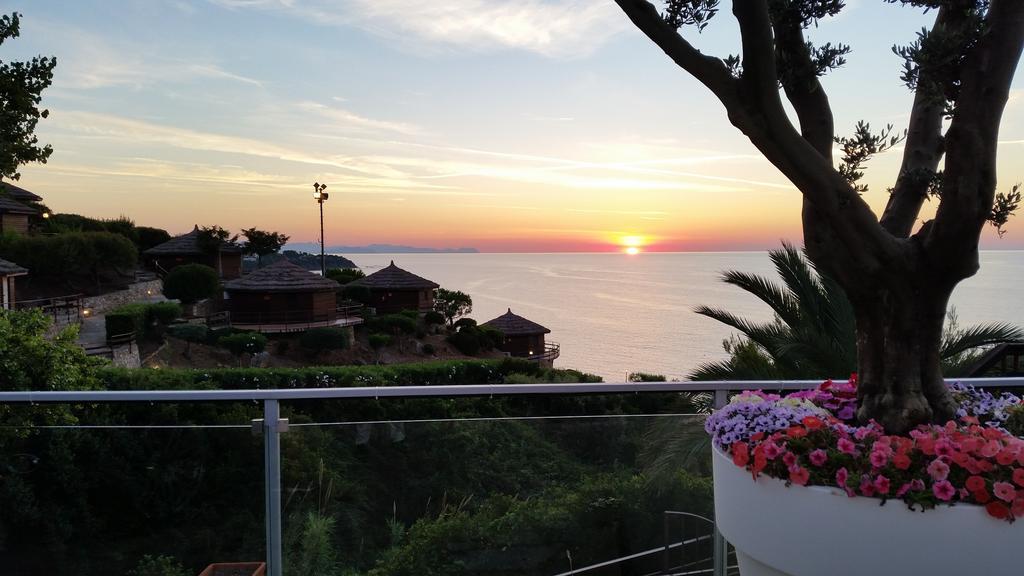 Calanica Resort Чефалу Екстериор снимка