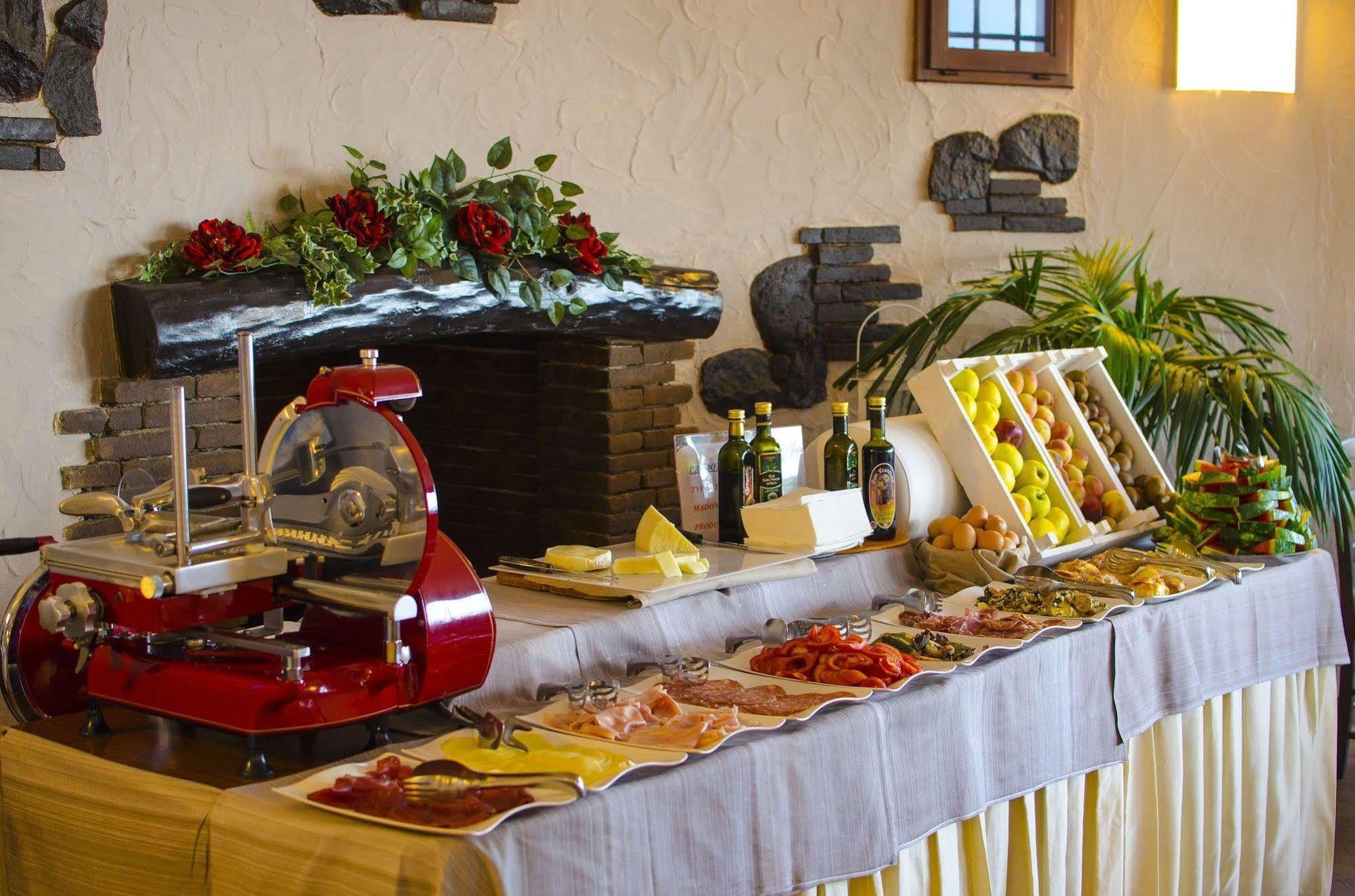 Calanica Resort Чефалу Екстериор снимка